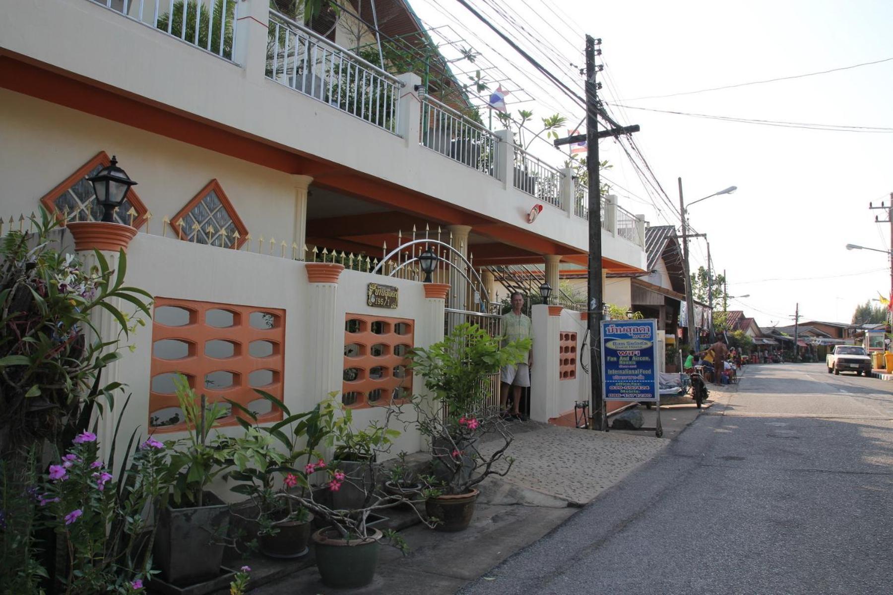 Ban Sulada Guest House Laem Ngop Экстерьер фото